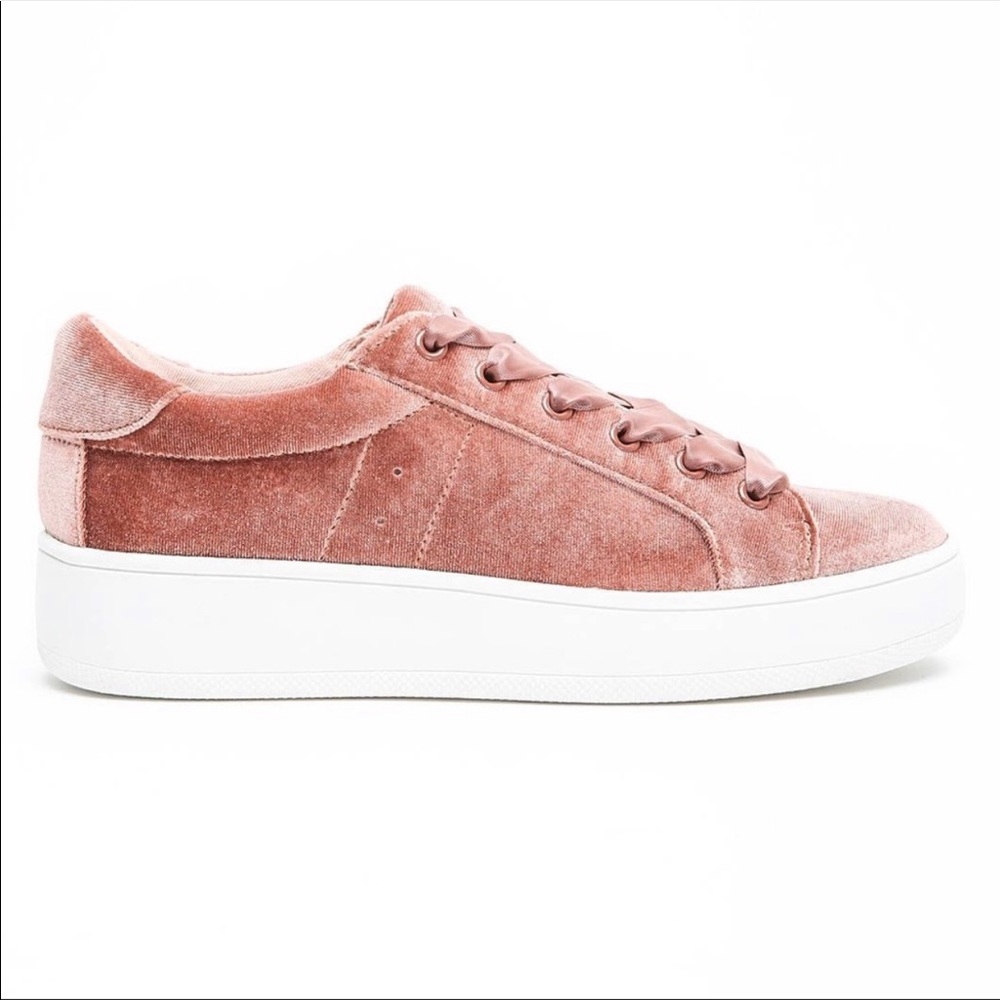 Steve Madden Bertie pink velvet shoes with laces